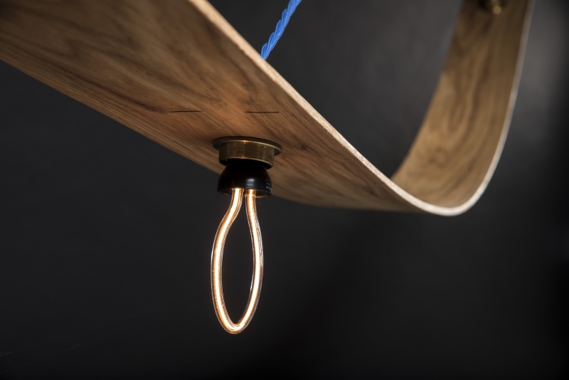 Hängeleuchte – Bogenlampe – Verschnitt – Eichenholz – Detailansicht