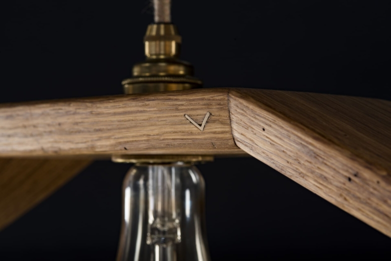 Hängeleuchte – Albatros – Verschnitt – Eichenholz – Detailansicht